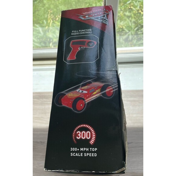 Disney Pixar Cars 3 Red Lightning McQueen 2-Sided RC Stunt Racer & Ramp TRU Excl - Picture 5 of 12